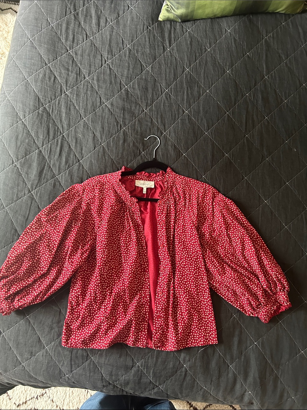 The Great Red Laurel Leaf Print Boutonniere Top